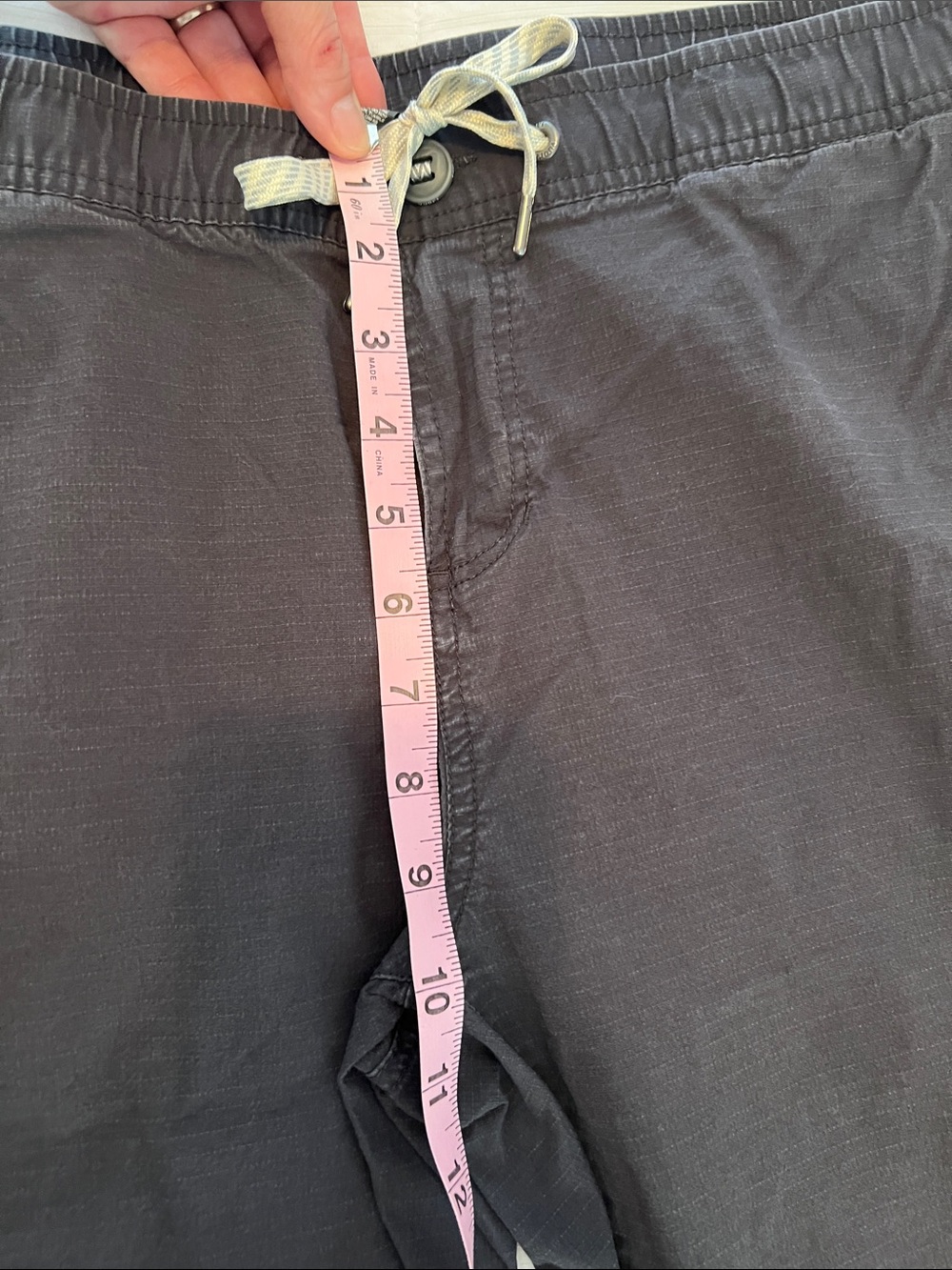 Vuori Straight Leg Pants in Charcoal Black with Drawstring - Picture 4 of 5